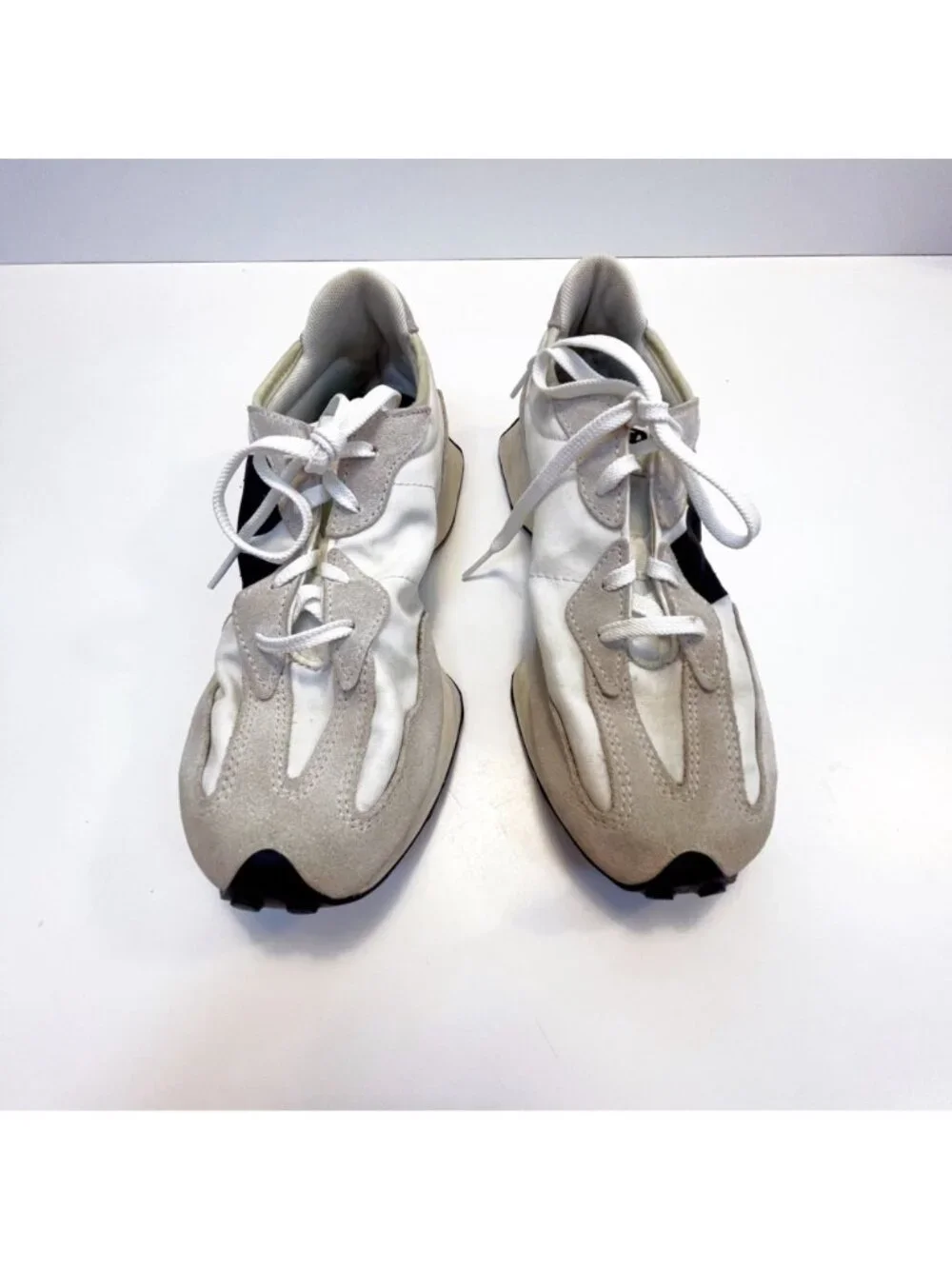 New Balance Classics 327, Size 6